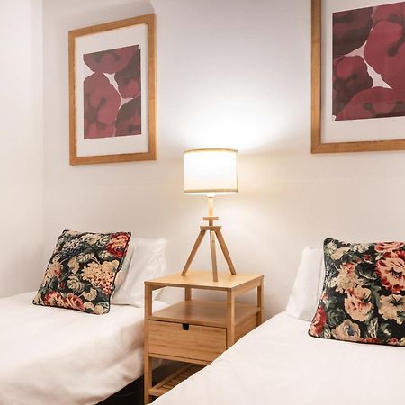 Spacious & Sunny Apt With Terrace In The City Center Barcelone Extérieur photo