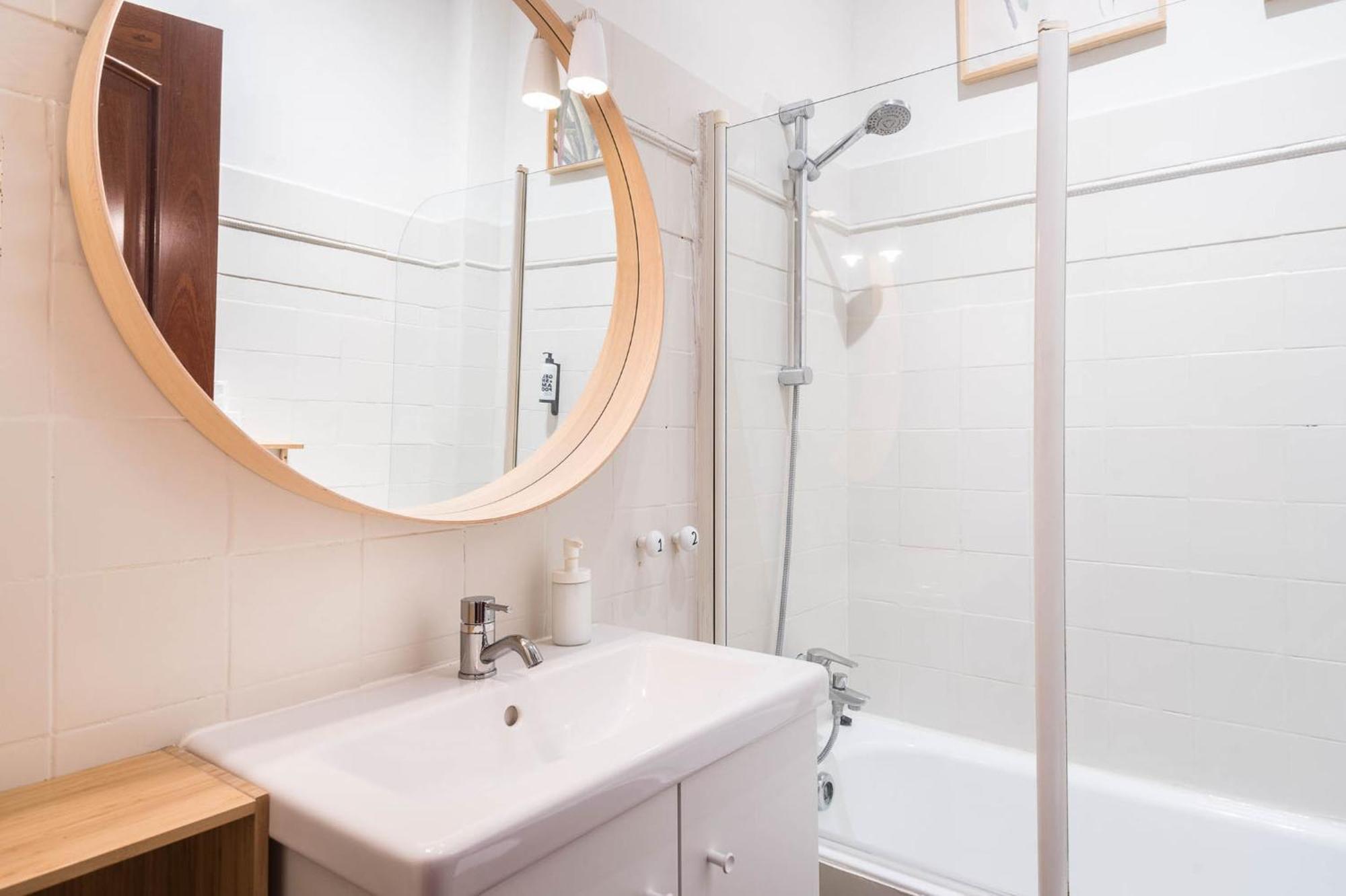 Spacious & Sunny Apt With Terrace In The City Center Barcelone Extérieur photo