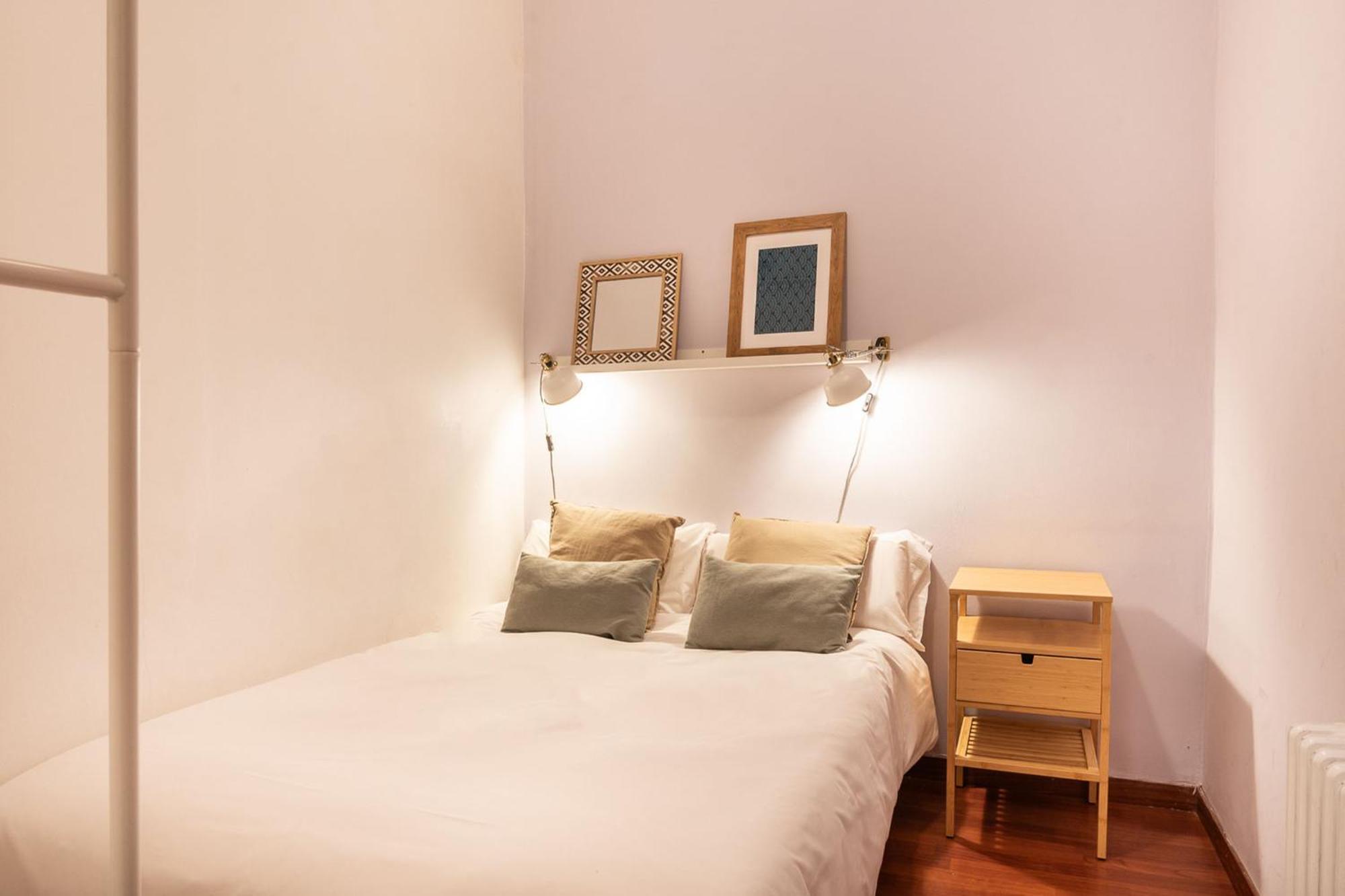 Spacious & Sunny Apt With Terrace In The City Center Barcelone Extérieur photo