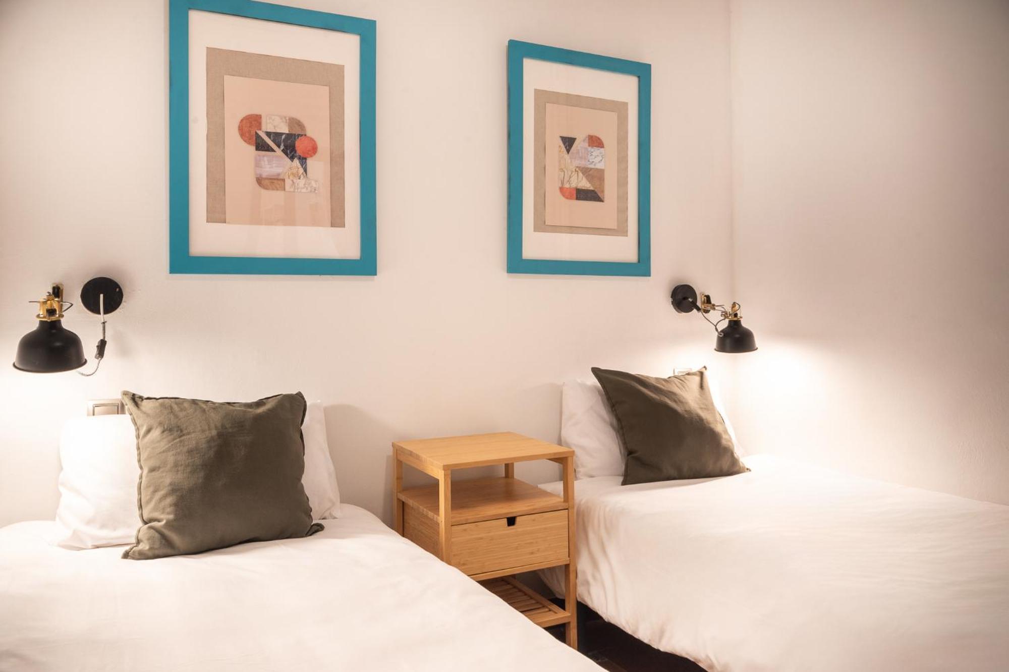 Spacious & Sunny Apt With Terrace In The City Center Barcelone Extérieur photo
