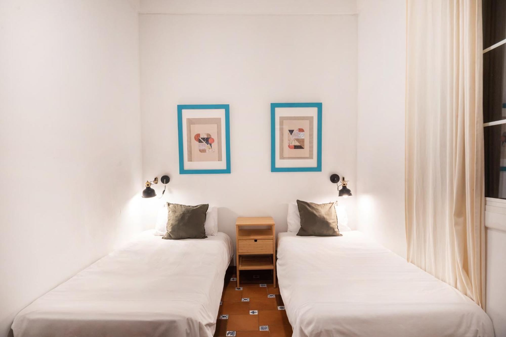 Spacious & Sunny Apt With Terrace In The City Center Barcelone Extérieur photo