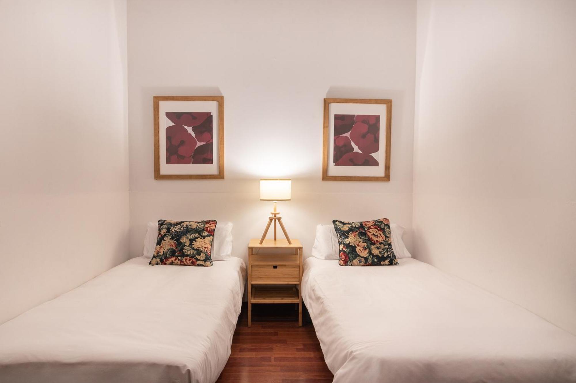 Spacious & Sunny Apt With Terrace In The City Center Barcelone Extérieur photo