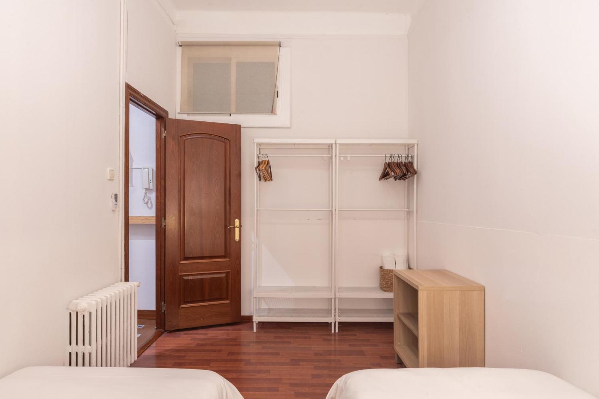 Spacious & Sunny Apt With Terrace In The City Center Barcelone Extérieur photo